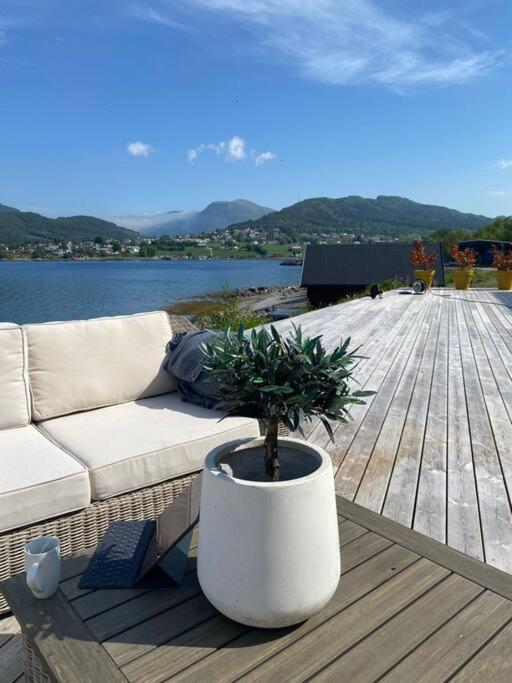 Feriehus Fantastisk I Tennfjord, Ved Alesund. Tennfjord