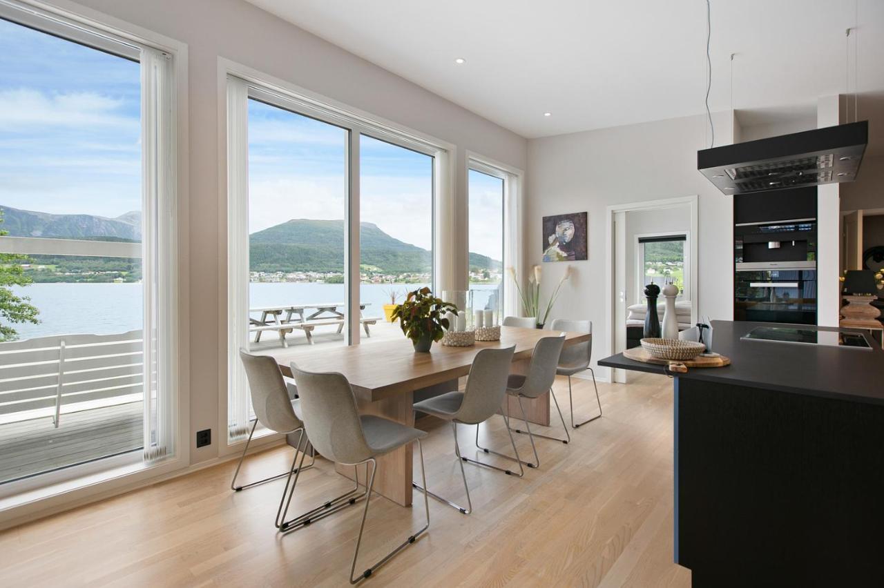 Fantastisk I Tennfjord, Ved Alesund. Hébergement de vacances Tennfjord